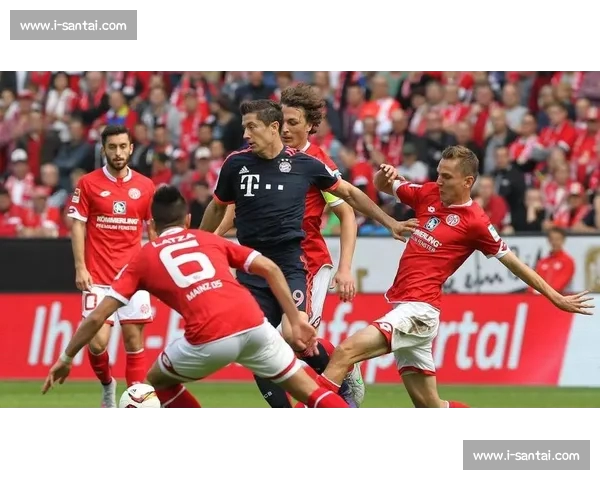 今日欧冠焦点：巴黎迎战拜仁晋级形势严峻 曼城力争主场优势锁定四强